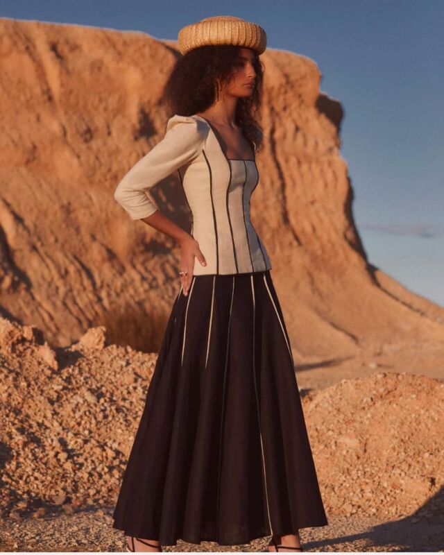 Podría ser el más elegante de la Nueva Colección Ss25, no creéis??

#tiendamultimarca #marcasespañolas #lookinvitada #tiendaconencanto #lafamiliamujer #lafamiliamujeronline #granada
